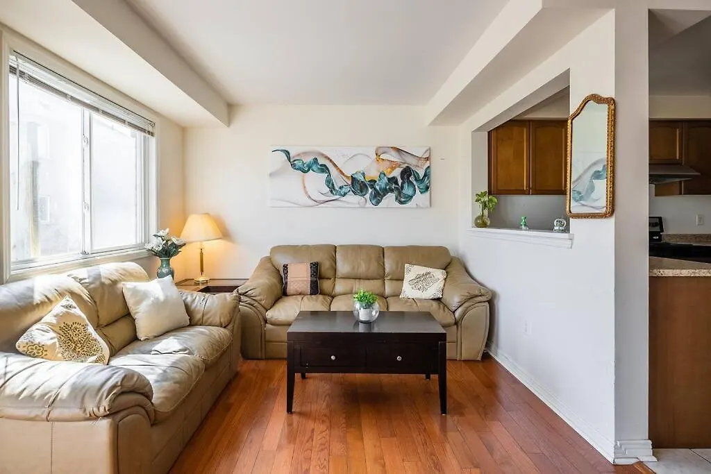 Beautiful Townhouse In Toronto Apartment
