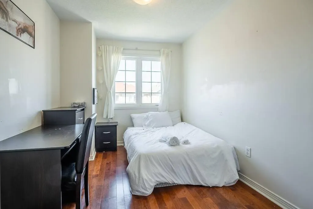 Beautiful Townhouse In Toronto Apartment